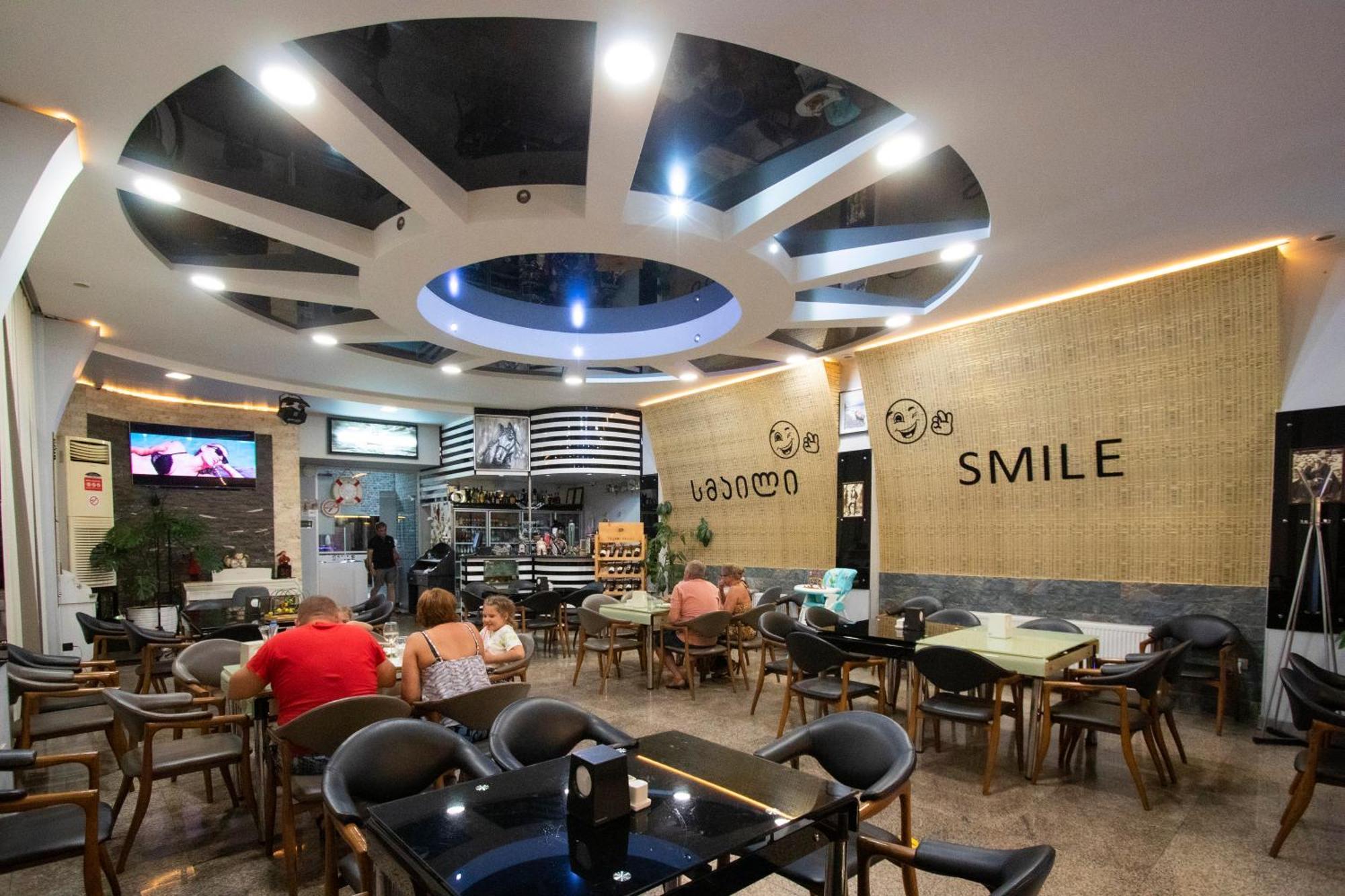 Hotel Smile Kobuleti Extérieur photo