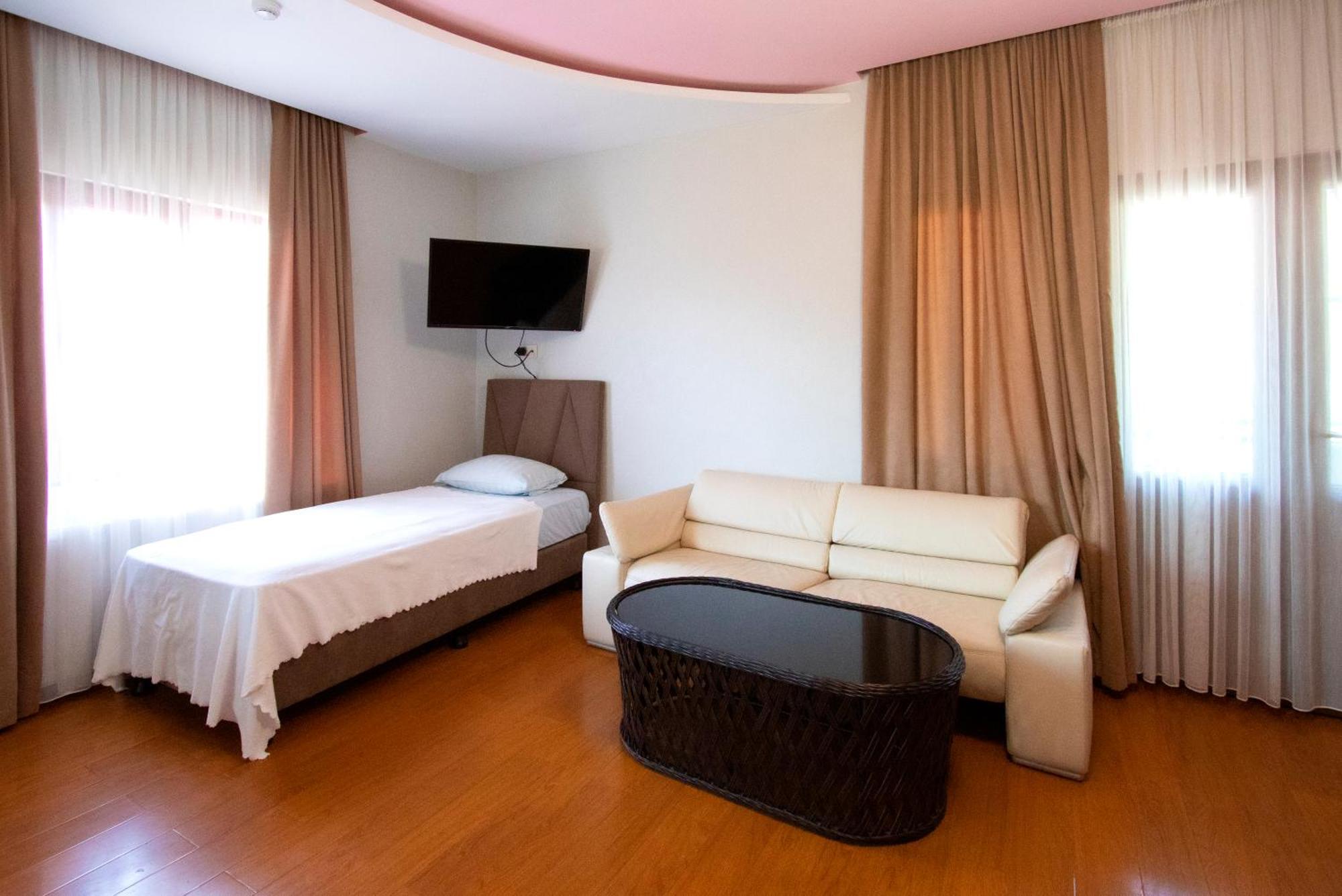Hotel Smile Kobuleti Extérieur photo
